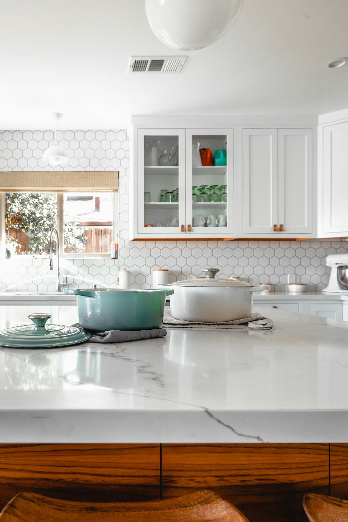 Kitchen & Dining
